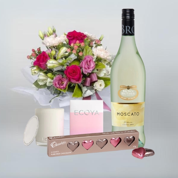 This Love Valentines Deluxe Gift Pack with Moscato